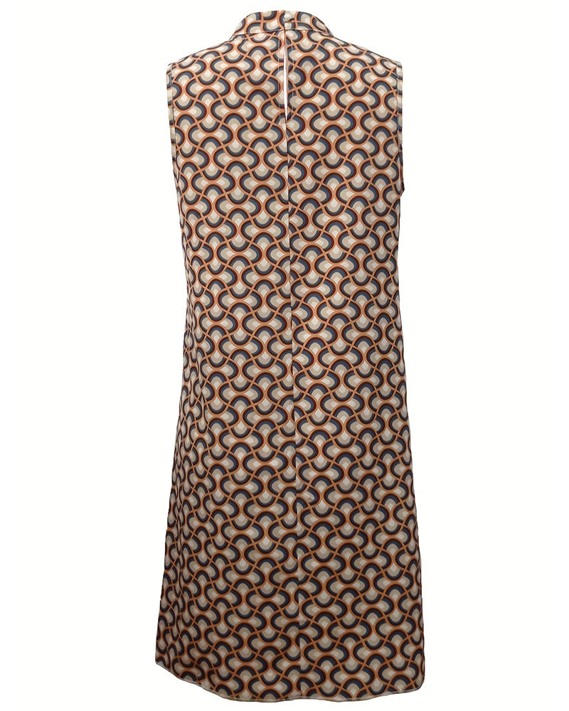 Robe élégante sans manches à col montant