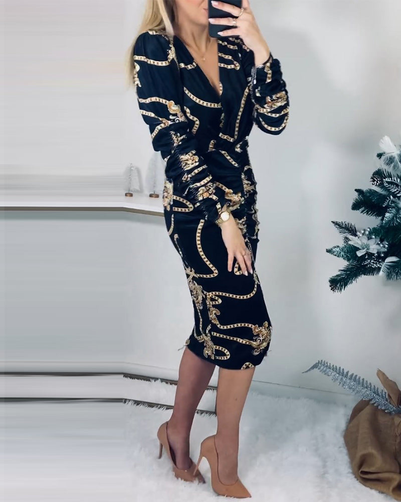 Robe avec fente et taille cintrée