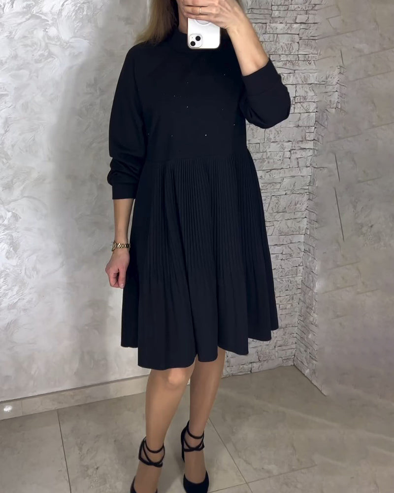 Robe unie plissée à col montant