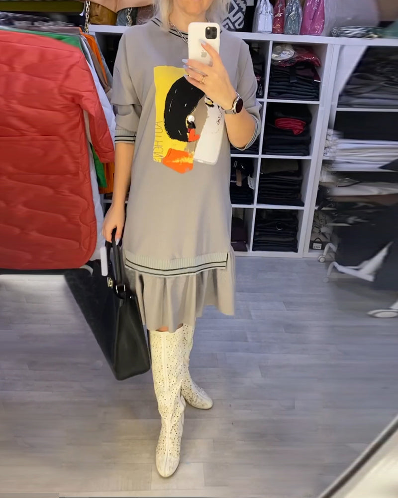 Robe droite avec motif portrait et manches longues