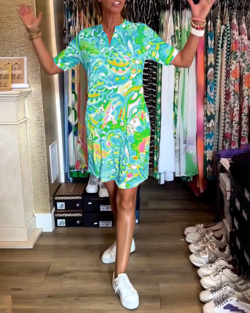 Robe avec poches et imprimés et manches courtes