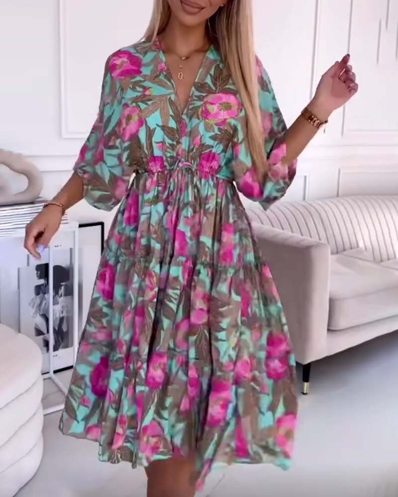 Robe élégante avec cordons de serrage et imprimé floral