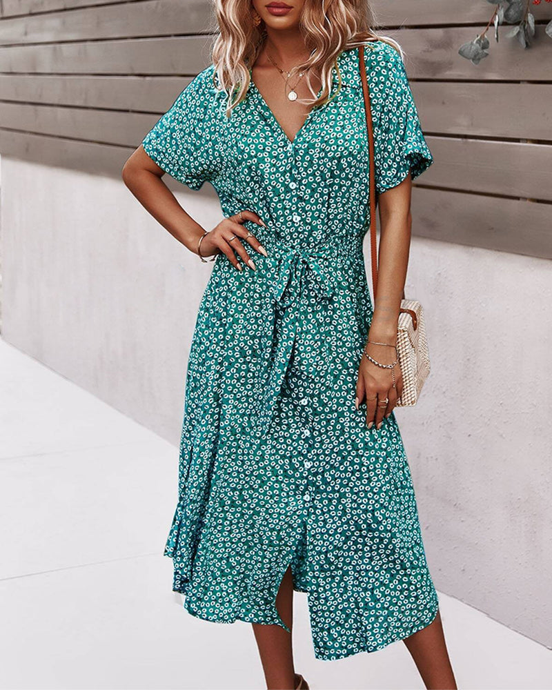 Robe à manches courtes, taille cintrée et imprimés fleuris