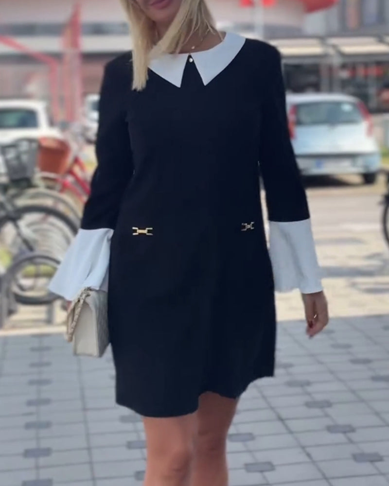 Robe élégante à revers contrastés et manches cloche