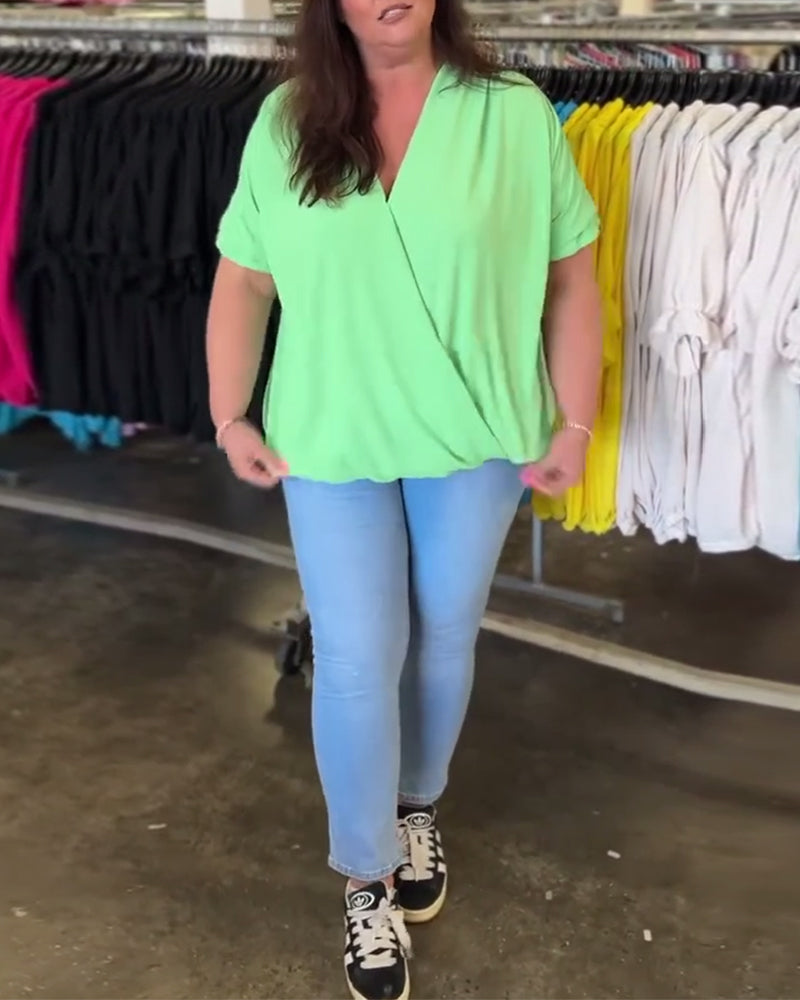 Blouse décontractée de couleur unie à volants et col en V