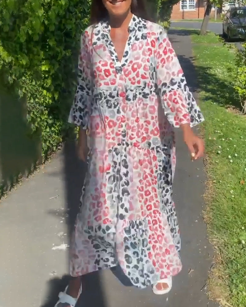 Robe décontractée à volants imprimés et col en V