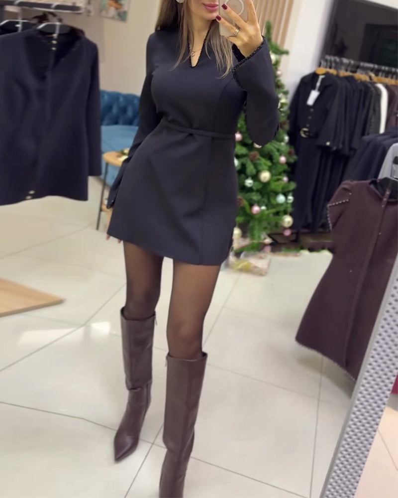 Robe Élégante À Col En V Et Taille Ajustée