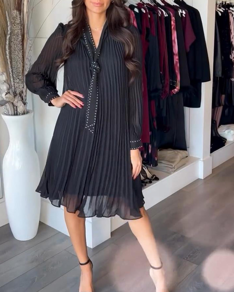 Robe Unie À Col En V Avec Ruban