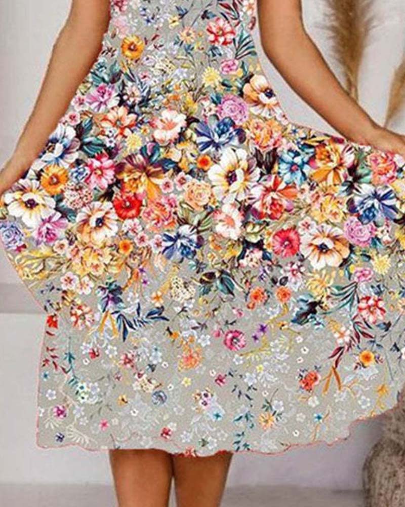 Robe Courte À Manches Avec Encolure En V Et Motif Floral