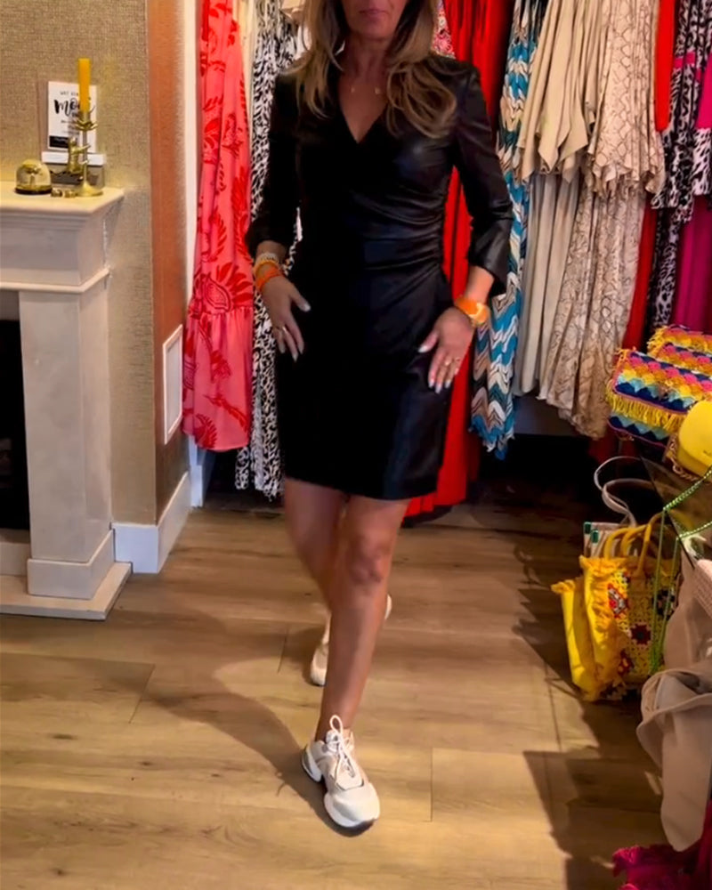 Robe moulante en PU à col en V