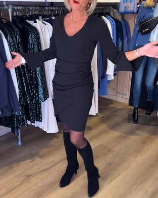 Robe avec cou de cou et manche fascinante