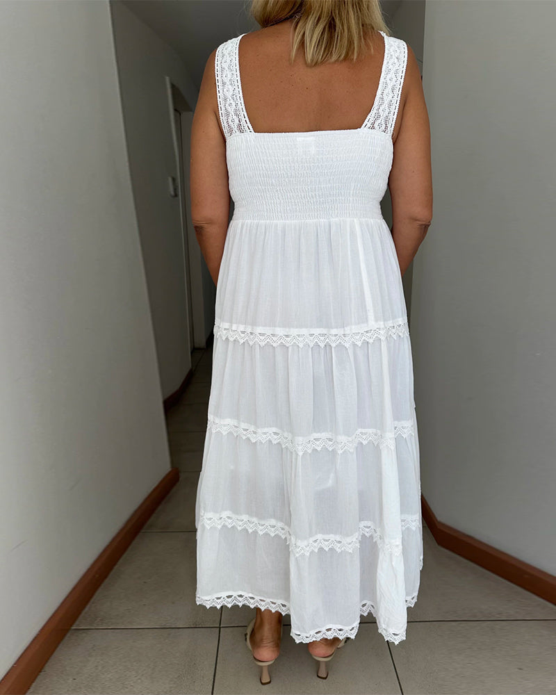 Robe avec empiècements en dentelle et bretelles