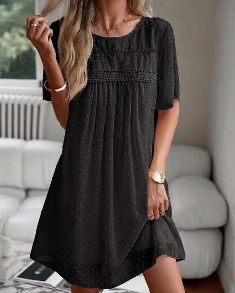 Robe Unie Col Rond Floral Tridimensionnel Plissé