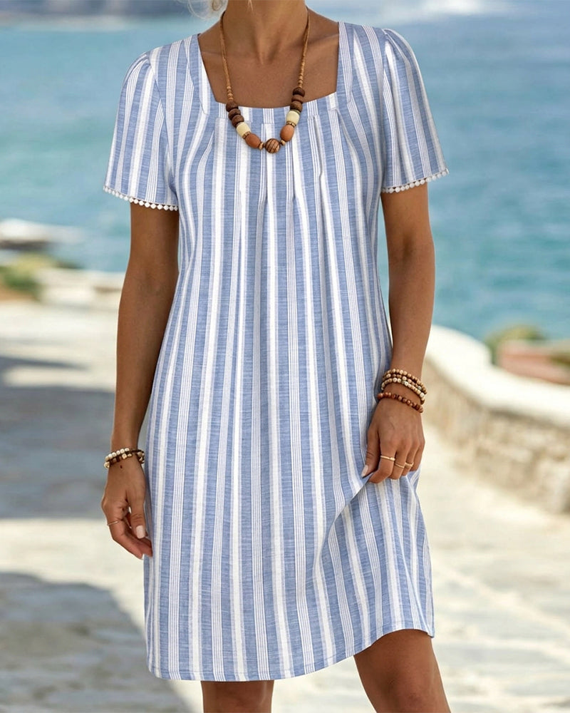 Robe Rayée Col Carré Shift