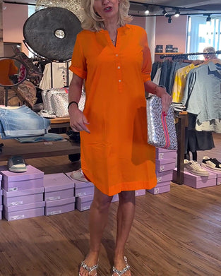 Robe ample décontractée de couleur unie et boutons