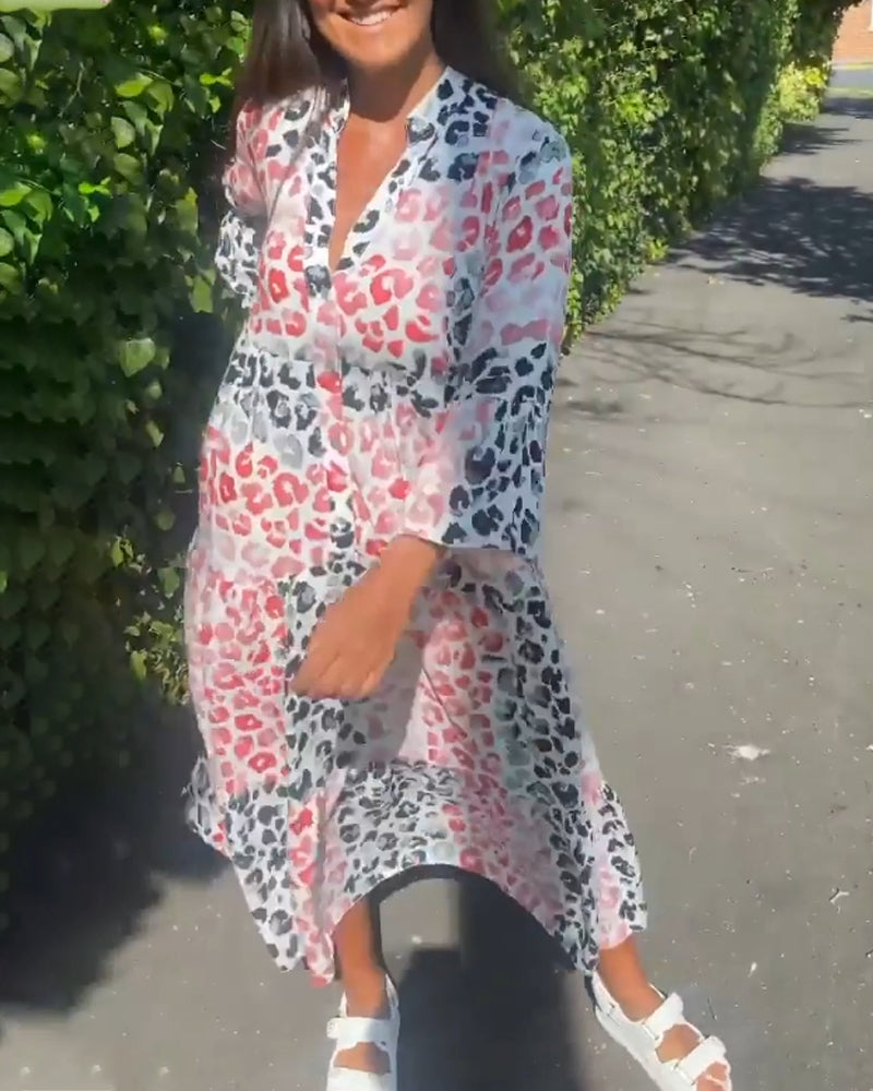 Robe décontractée à volants imprimés et col en V