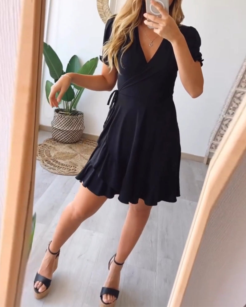 Robe à bretelles de couleur unie à volants et col en V