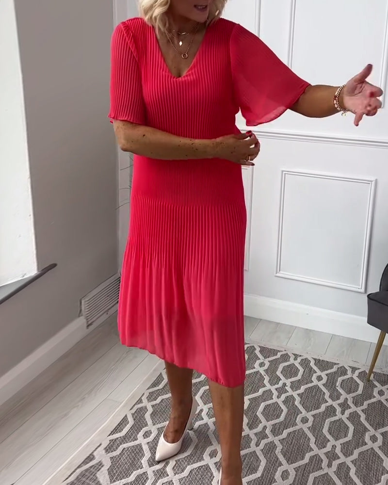 Robe plissée décontractée à col en V et demi-manches de couleur unie