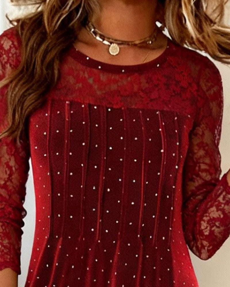 Robe Unie Avec Détails Patchwork Et Motif À Pois