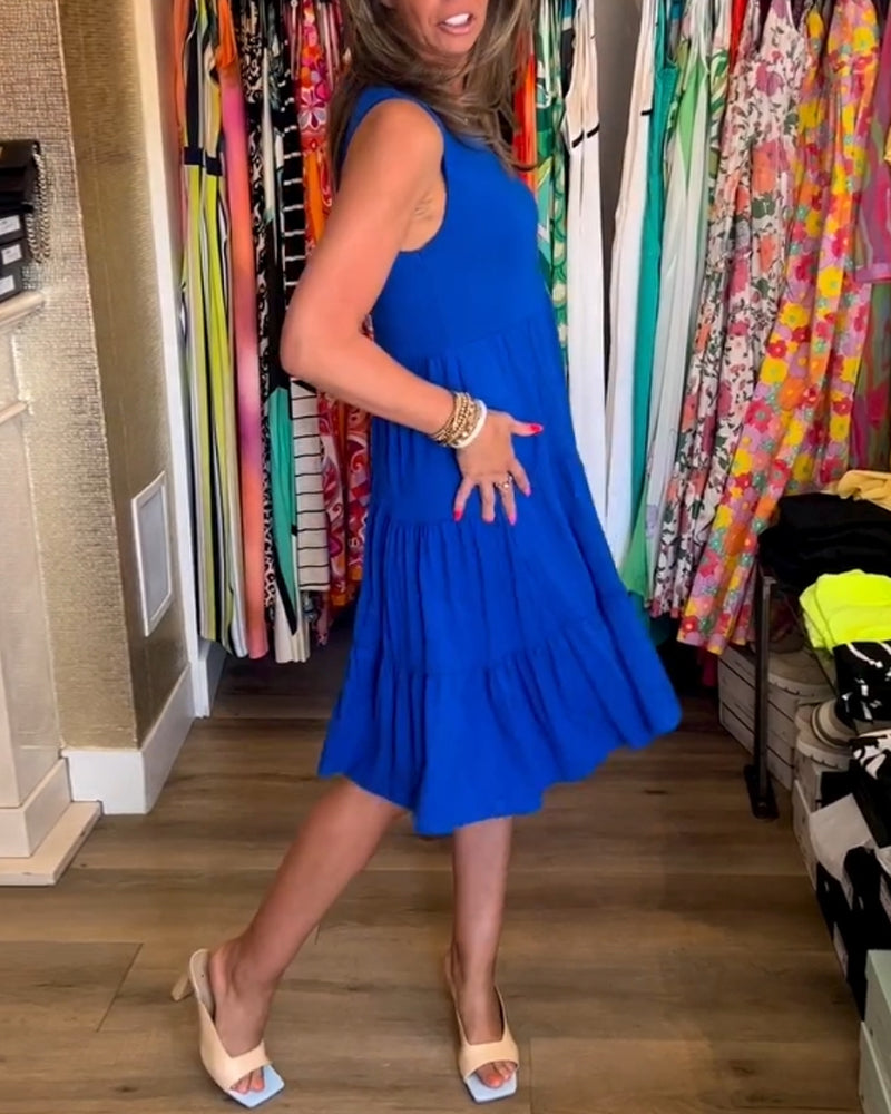 Robe à coupe plissée et sans manches