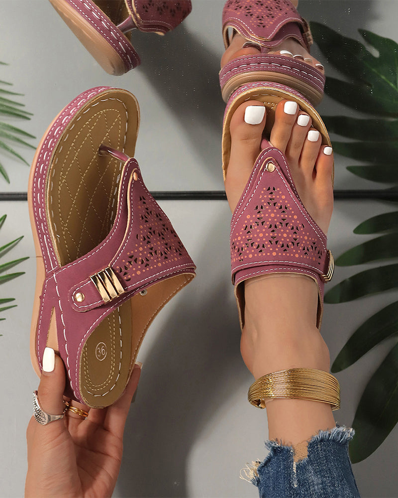 Sandales À Semelle Épaisse Ajourées À Bride Entre Les Orteils