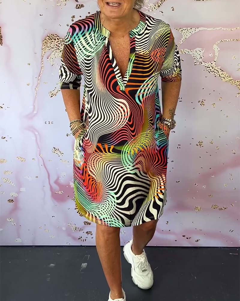 Robe à poches imprimée colorée avec col en V et demi-manches