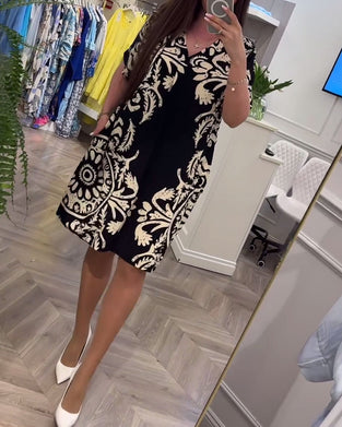 Robe ample à manches courtes et col en V imprimé rétro