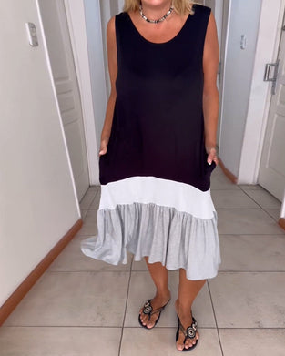 Robe sans manches à col rond et aux couleurs assorties