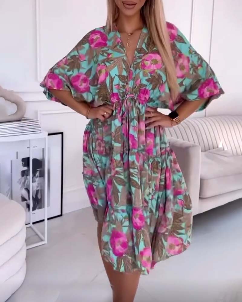 Robe élégante avec cordons de serrage et imprimé floral