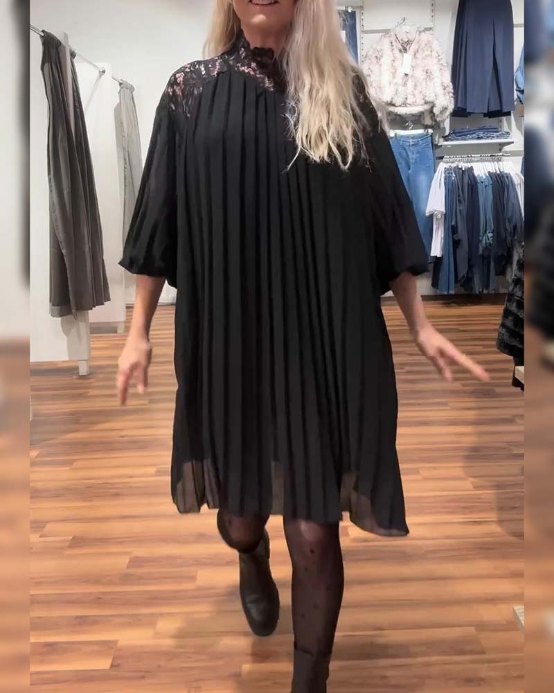 Une robe stylée unie patchwork et plissée