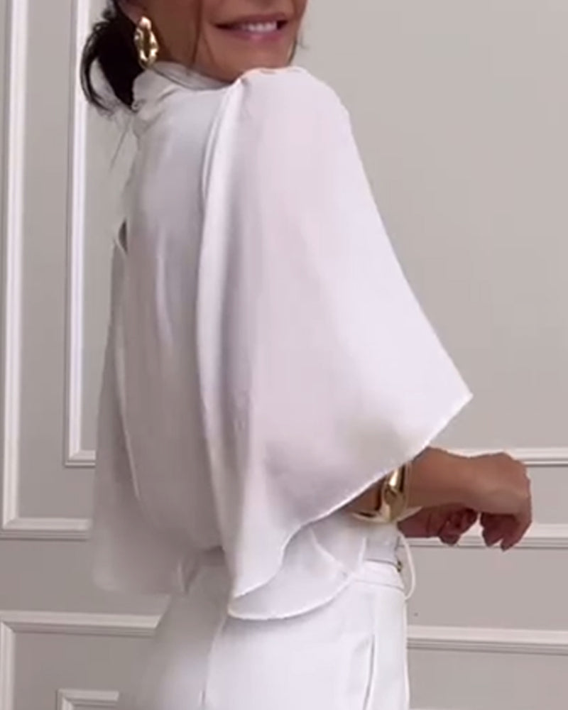 Blouse à manches papillon et col haut de couleur unie