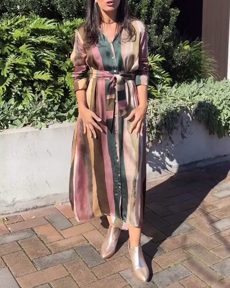 Robe décontractée boutonnée à rayures et revers