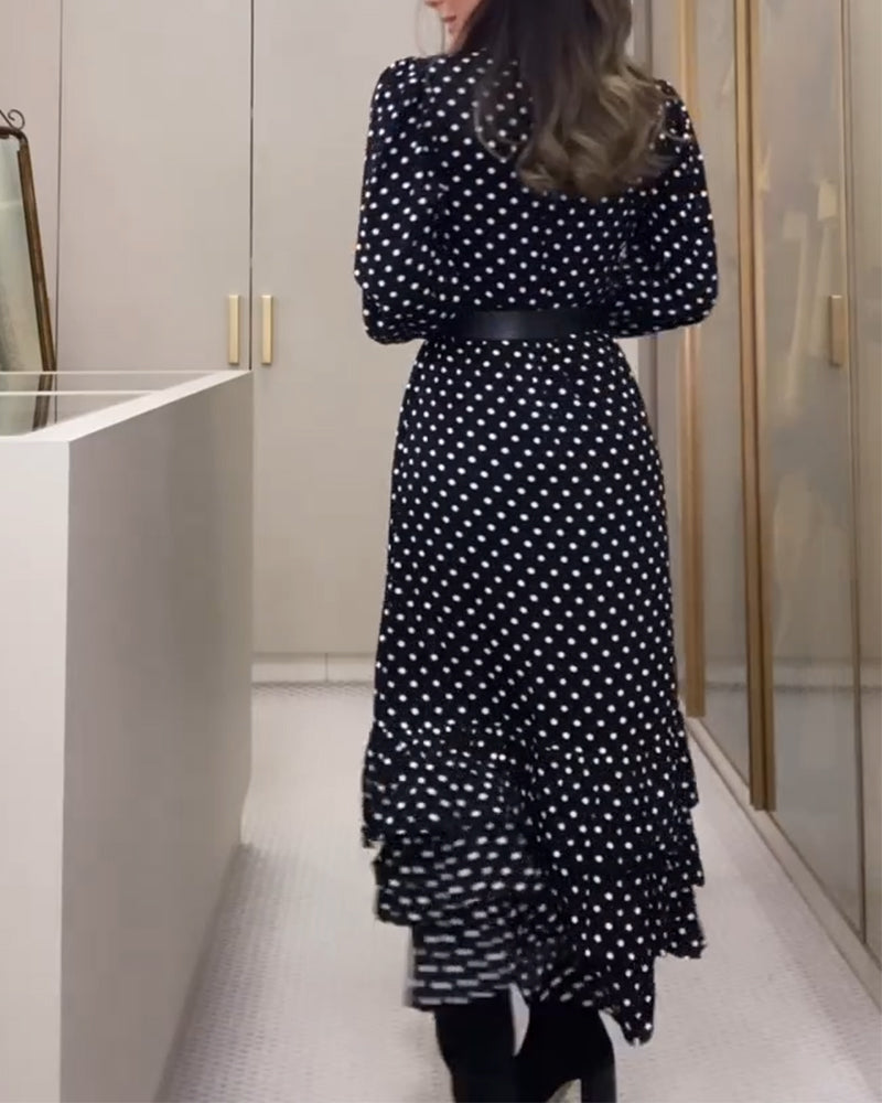 Robe à pois tendance avec fente boutonnée et volants