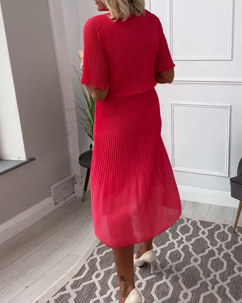 Robe plissée décontractée à col en V et demi-manches de couleur unie