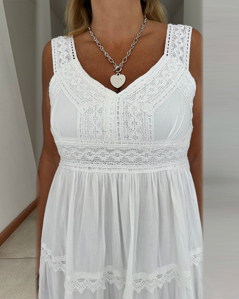 Robe avec empiècements en dentelle et bretelles
