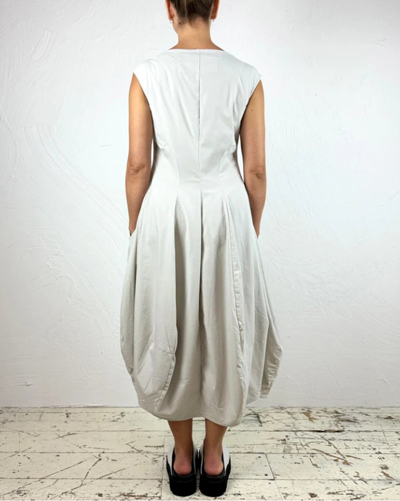 Robe bourgeon sans manches de couleur unie