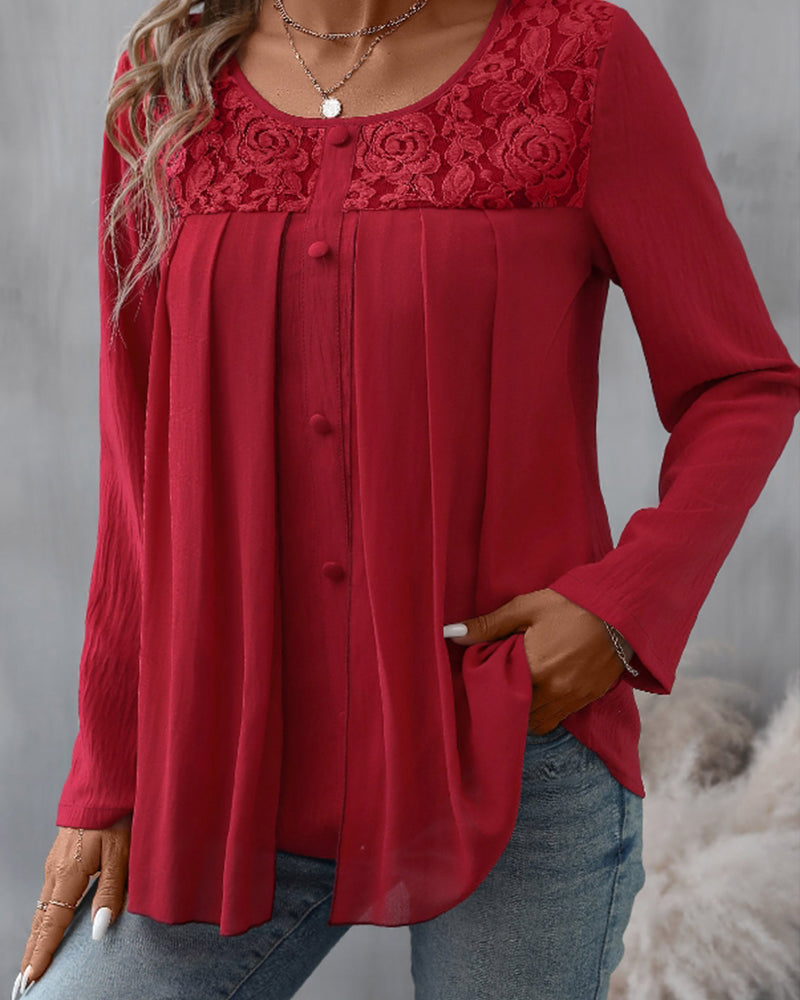 Élégant top en dentelle boutonné avec encolure ronde