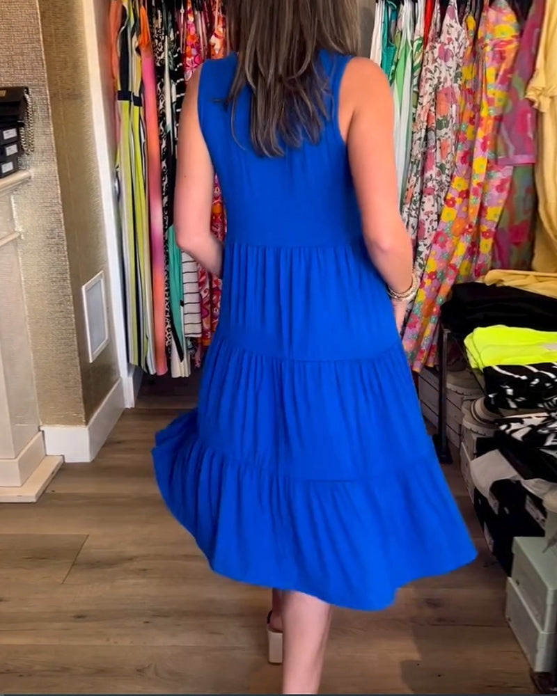 Robe à coupe plissée et sans manches