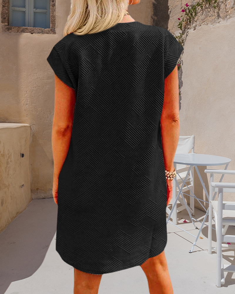 Robe à manches courtes et poche à col rond