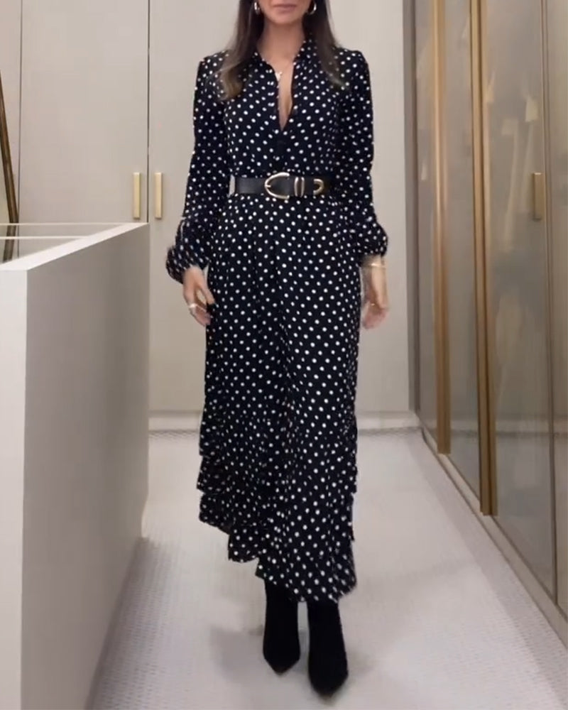 Robe à pois tendance avec fente boutonnée et volants