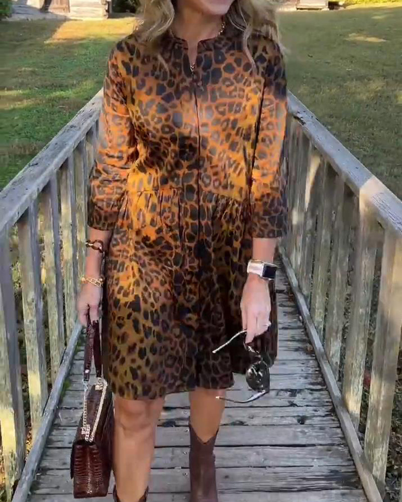 Une Robe Stylée Et Polyvalente À Imprimé Léopard