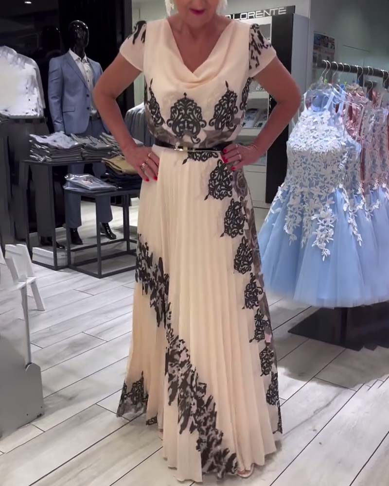 Robe élégante plissée à imprimé vintage