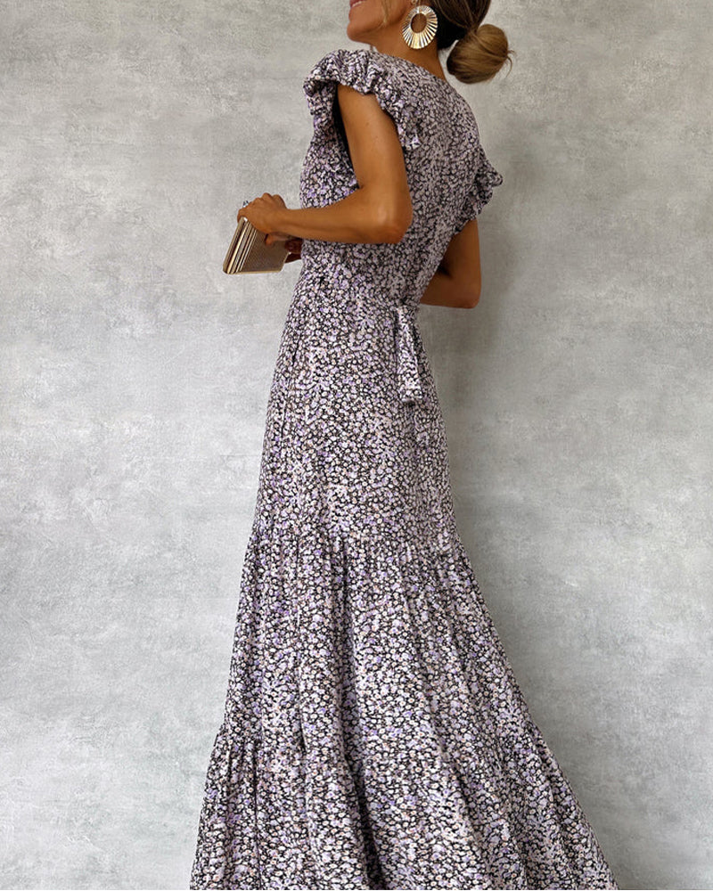 Robe élégante avec manches volantées et fente