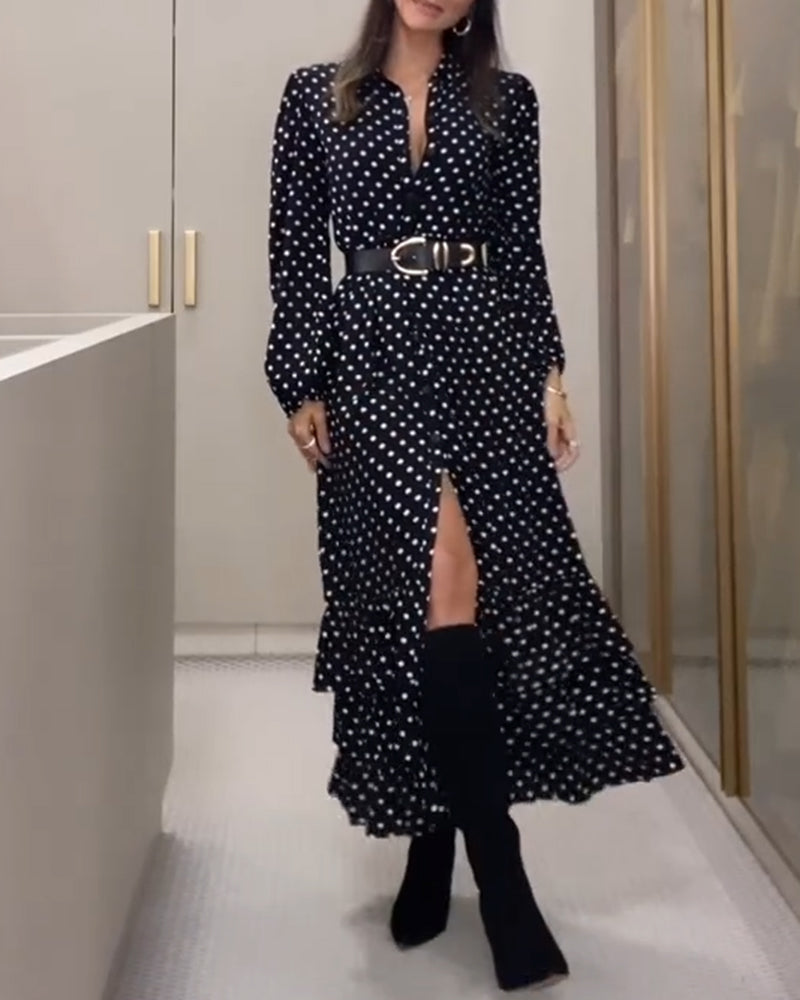 Robe à pois tendance avec fente boutonnée et volants