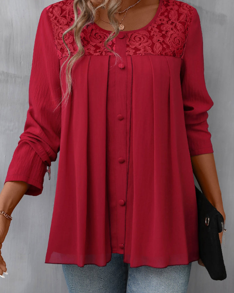 Élégant top en dentelle boutonné avec encolure ronde