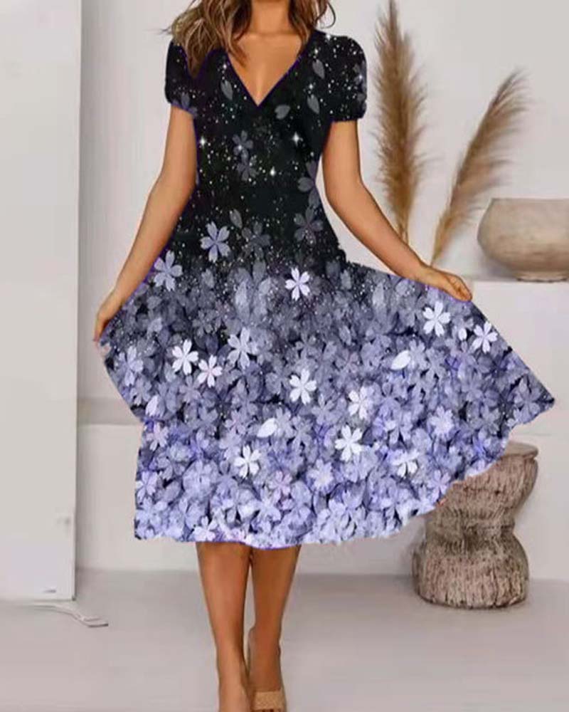 Robe Courte À Manches Avec Encolure En V Et Motif Floral